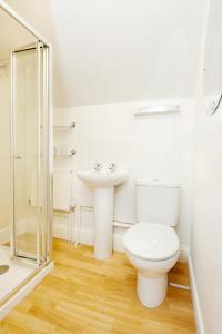 Vonios kambarys apgyvendinimo įstaigoje St. Raphael Guest House
