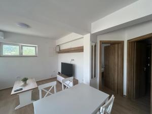 Televízia a/alebo spoločenská miestnosť v ubytovaní Gvačić House
