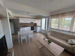 Kuchyňa alebo kuchynka v ubytovaní Gvačić House