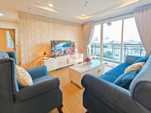 Posezení v ubytování Luxury 3BR MOI Apt with Pool Wi-Fi Netflix by 2ndHome