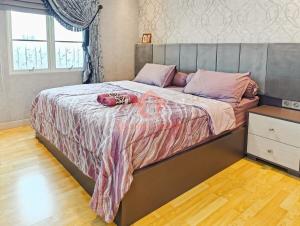 Postel nebo postele na pokoji v ubytování Luxury 3BR MOI Apt with Pool Wi-Fi Netflix by 2ndHome