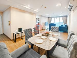 Posezení v ubytování Luxury 3BR MOI Apt with Pool Wi-Fi Netflix by 2ndHome