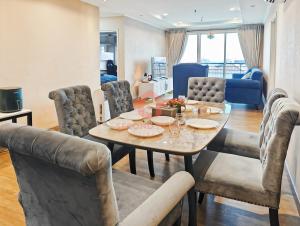 Posezení v ubytování Luxury 3BR MOI Apt with Pool Wi-Fi Netflix by 2ndHome