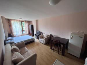 A seating area at Julia Vigo Panorama apartments