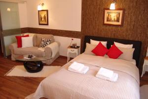 Posteľ alebo postele v izbe v ubytovaní Romantic Centrum Apartman
