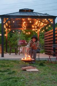 Gril dostupný pro hosty v luxury tent
