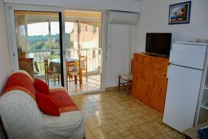 Телевизор и/или развлекательный центр в Bel appart saint clair-lavandou