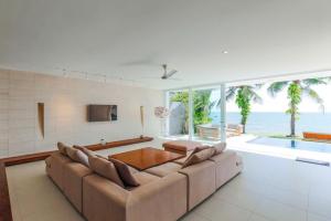 TV a/nebo společenská místnost v ubytování Ocean Villa - Lying By The Sea - Free Breakfast