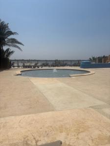 Azur Premium Climatisé 4 étoiles au camping la presqu'île du Barcarés vue imprenable内部或周边的泳池