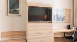 City Comfort Inn Xiangyang Railway Station的电视和/或娱乐中心