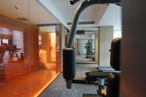 Arthur Hotel Baiyun Guangzhou的健身中心和/或健身设施