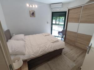 Ένα ή περισσότερα κρεβάτια σε δωμάτιο στο Apartmani Kula