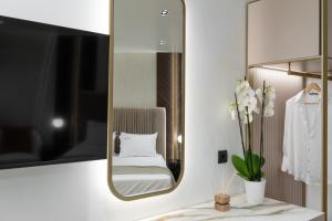 Postel nebo postele na pokoji v ubytování Aeolian Spirit Suites