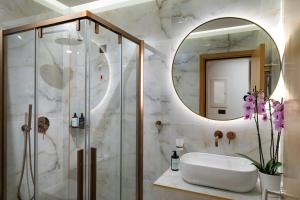 Koupelna v ubytování Aeolian Spirit Suites