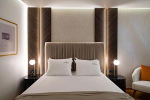 Postel nebo postele na pokoji v ubytování Aeolian Spirit Suites + 37 fotografií