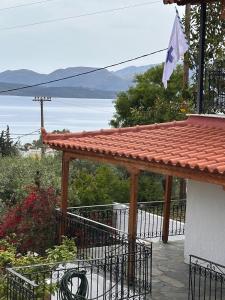 Gallery image of Maris Guesthouse in Mavrovoúnion