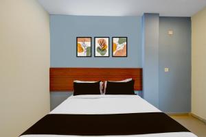 Una cama o camas en una habitación de Hotel O Balaji R Square 21 fotos más