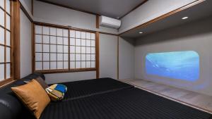 a small room with a bed and a tv at マイグレフラット in Ito