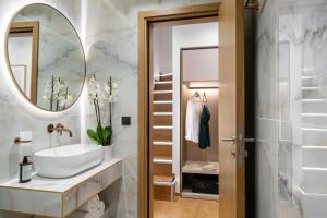 Koupelna v ubytování Aeolian Spirit Suites