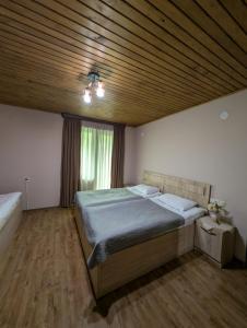 Letto o letti in una camera di Lisaneli