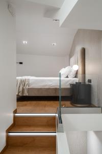 Postel nebo postele na pokoji v ubytování Aeolian Spirit Suites