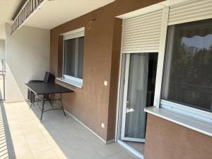 Balkón alebo terasa v ubytovaní Kohl Wellness Apartman