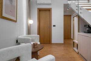 Posezení v ubytování Aeolian Spirit Suites