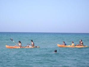a group of people in kayaks in the ocean at Ikaria Studios in Manganítis