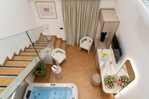 Koupelna v ubytování Aeolian Spirit Suites