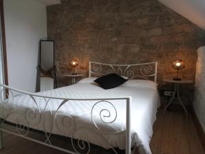 Posteľ alebo postele v izbe v ubytovaní Charming 2-Bed Cottage within Barn in Merinchal