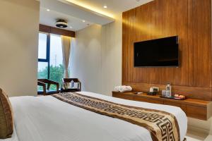 TV a/nebo společenská místnost v ubytování Hotel Sayba International