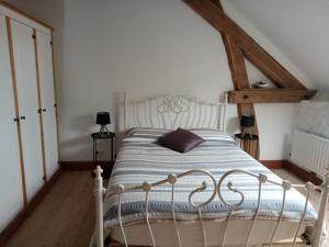 Posteľ alebo postele v izbe v ubytovaní Charming 2-Bed Cottage within Barn in Merinchal