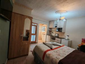 Køkken eller tekøkken på Mini Nest in Mafikeng's Countryside + 17 billeder