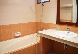 Koupelna v ubytování Travellers Suites Serviced Apartments