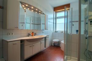 Ένα μπάνιο στο Ferienwohnung Renchglück +15 φωτογραφίες