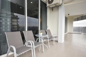 Posezení v ubytování Encorp Marina Suites by Nest Home at Puteri Harbour