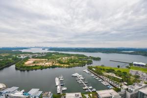 Výhled na řeku, která protéká v blízkosti apartmánu