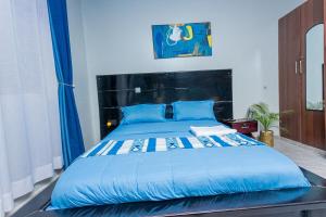 Postel nebo postele na pokoji v ubytování The Den Soroti Blue + 11 fotografií