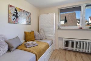 a small room with a bed and a window at Mini Apartment in Bayreuth