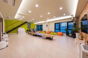 a large living room with a couch and a table at Paju Hey-ri Wolabal in Paju
