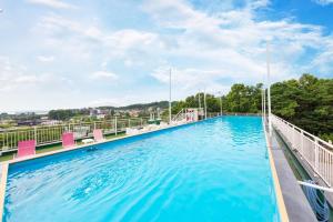a large swimming pool on top of a building at Paju Hey-ri Wolabal in Paju