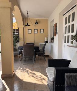 Ein Sitzbereich in der Unterkunft Apartmani Merica