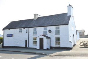 Gallery image of California Hotel in Brynteg