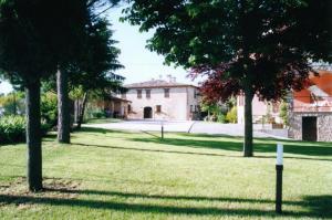 A garden outside Agriturismo Il Borghetto