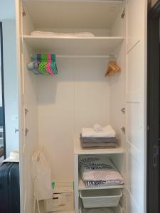 een inloopkast met handdoeken en handdoeken bij В11 Title Naiyang Ватсап669З5В2I976 in Nai Yang Beach