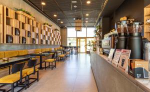 Příslušenství pro přípravu čaje a kávy v ubytování Intempo by Holuxe - 036 - 3rd floor