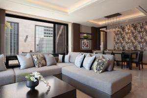 Khu vực ghế ngồi tại Crown Park Hotel Seoul Myeongdong