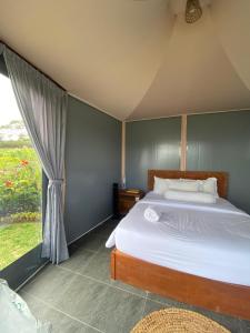 Postel nebo postele na pokoji v ubytování Catu Glamping Bedugul