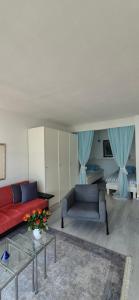 Zona d'estar a Sollevante Ascona mit Pool und fantastischem Seesicht