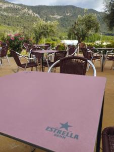 Cảnh núi rừng hoặc tầm nhìn ra núi từ khách sạn